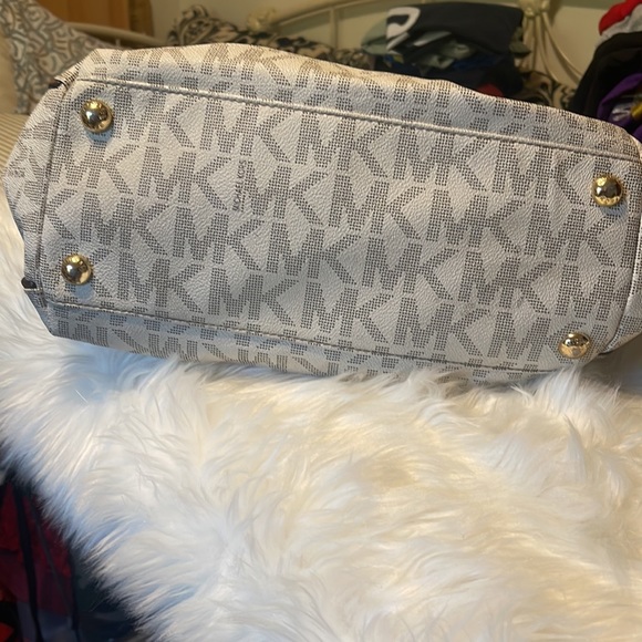 Michael Kors - Picture 2 of 4